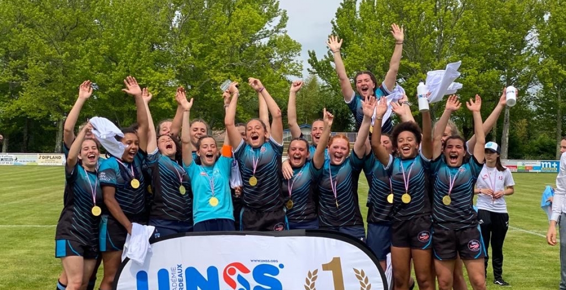 LES FILLES DE LA SECTION SPORTIVE CHAMPIONNES DE FRANCE UNSS 